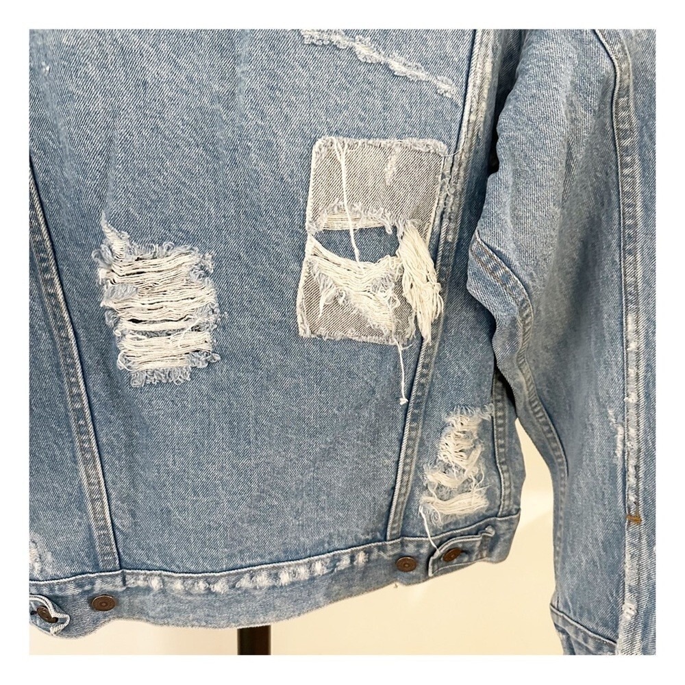 NWT Riley Distressed Denim jacket L - Picture 4 of 5